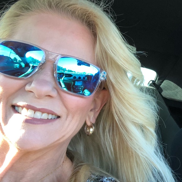 Meet your Posher, Laura - Picture 1 of 1